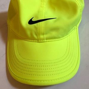 NEW Nike Featherlight Dri-Fit Running Hat